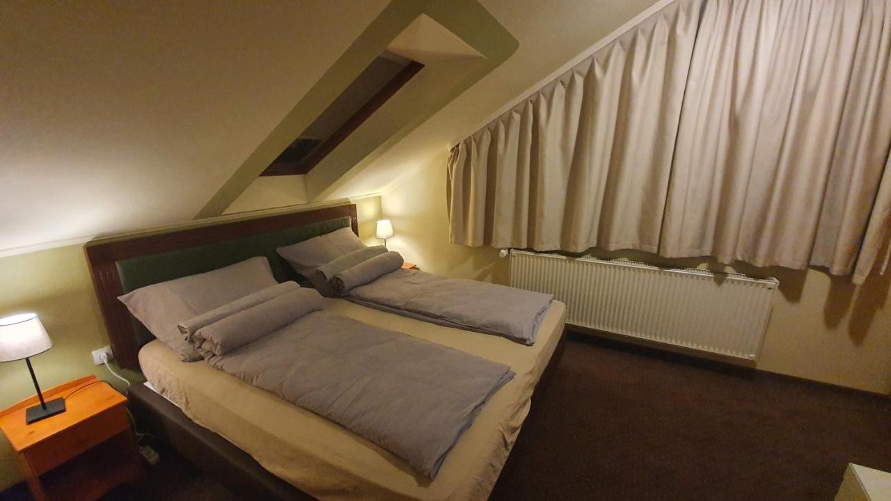 Palantir Panzio Bed & Breakfast Miskolc Exterior photo